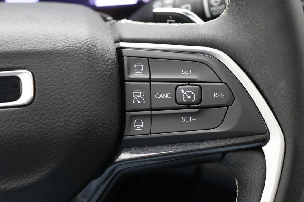 Used 2023 Jeep Grand Cherokee Altitude AWD/4WD image 20