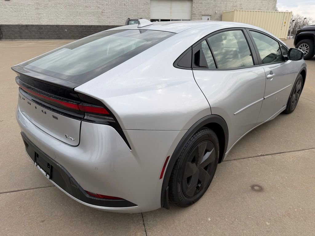 Used 2024 Toyota Prius LE image 5