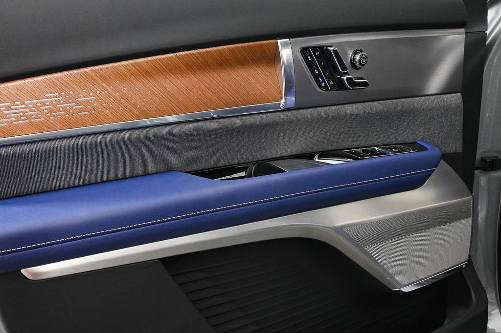 New 2026 Cadillac Vistiq Premium Luxury w/ LPO, Floor Liner Package image 6