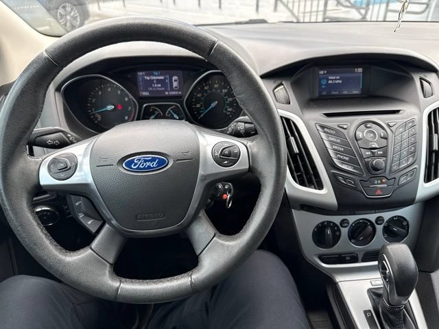 Used 2014 Ford Focus SE w/ SE Sport Package FWD image 5