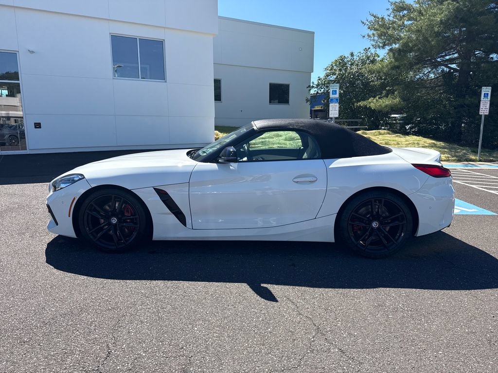 Certified 2022 BMW Z4 M40i w/ Premium Package RWD image 2