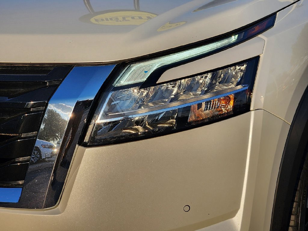 Used 2023 Nissan Pathfinder Platinum AWD/4WD image 8