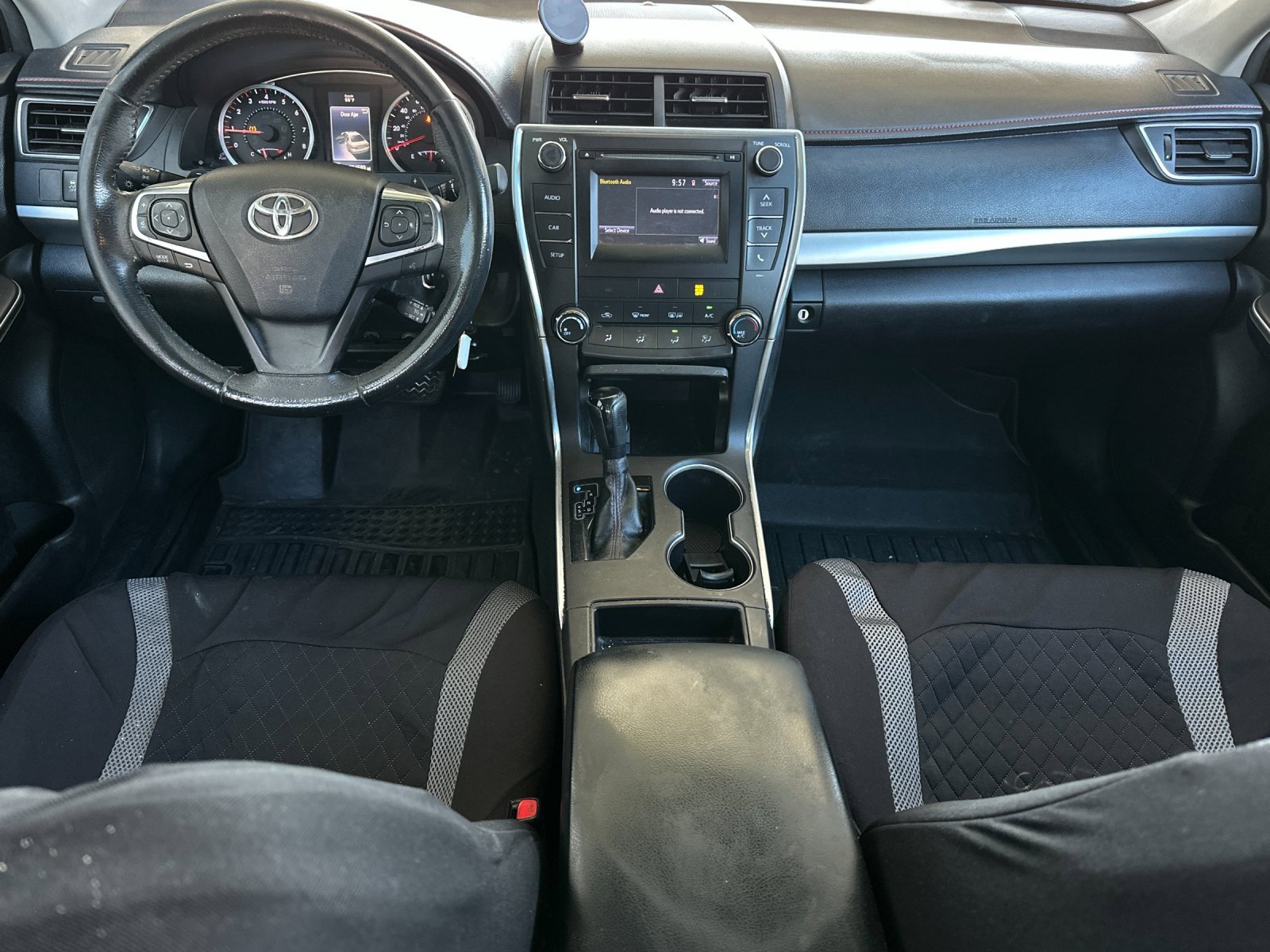 Used 2017 Toyota Camry SE image 12
