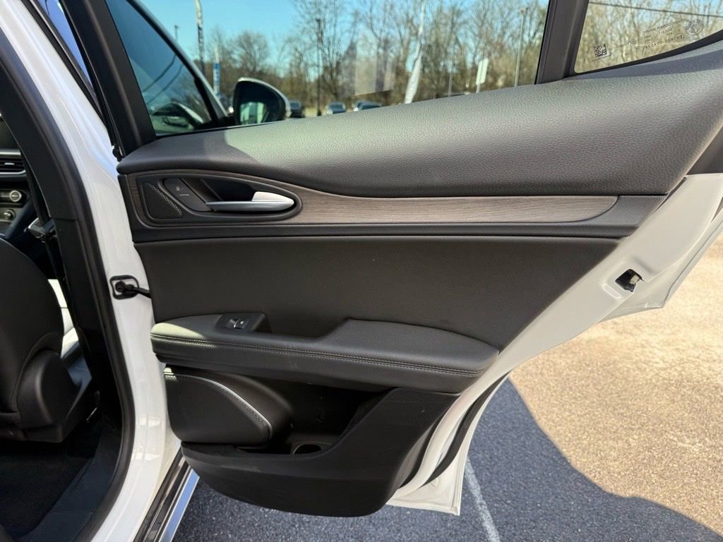 Used 2023 Alfa Romeo Stelvio Ti image 26