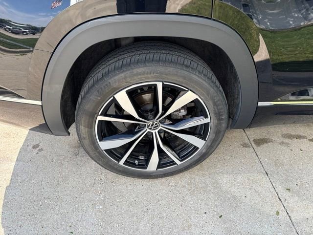 Used 2024 Volkswagen Atlas SEL Premium R-Line AWD/4WD image 8