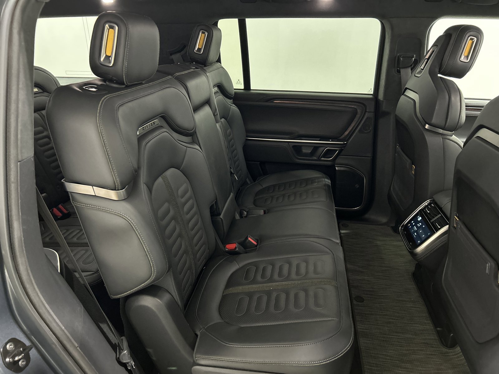 Used 2023 Rivian R1S Adventure image 19