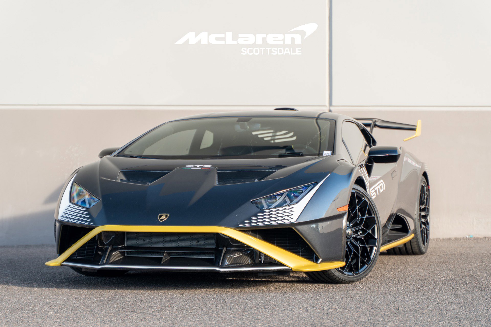 Used 2022 Lamborghini Huracan STO image 2
