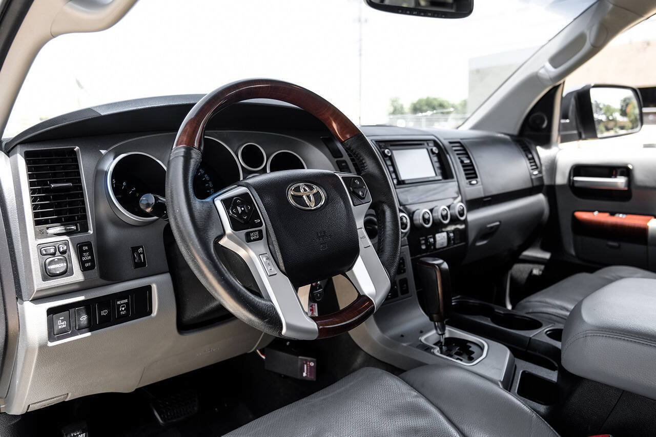 Used 2017 Toyota Sequoia Platinum AWD/4WD image 3