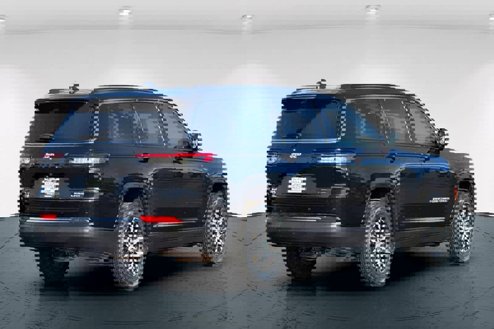 Used 2024 Jeep Grand Cherokee L Limited w/ Luxury Tech Group II image 2