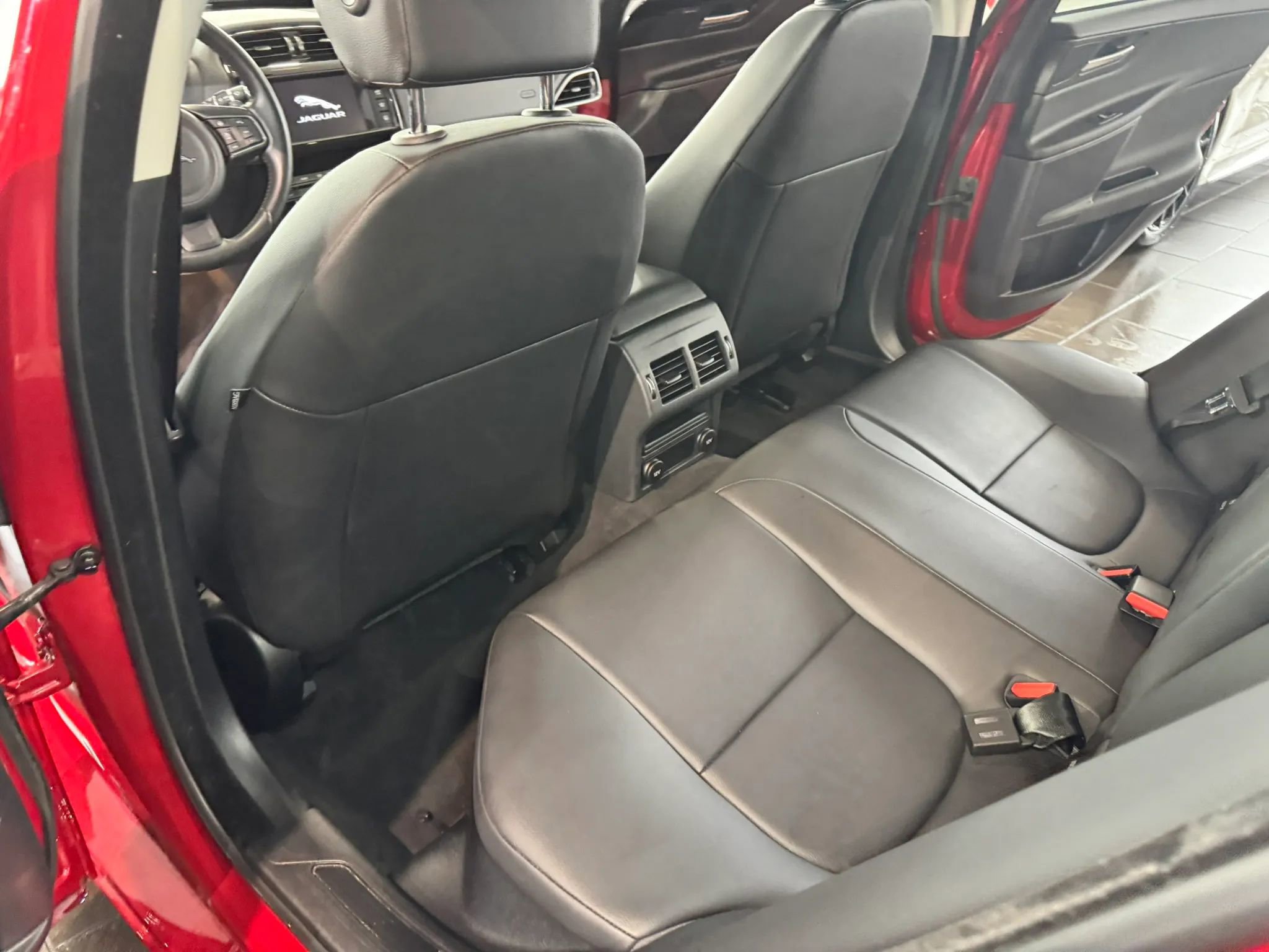 Used 2018 Jaguar XE Premium AWD/4WD image 18