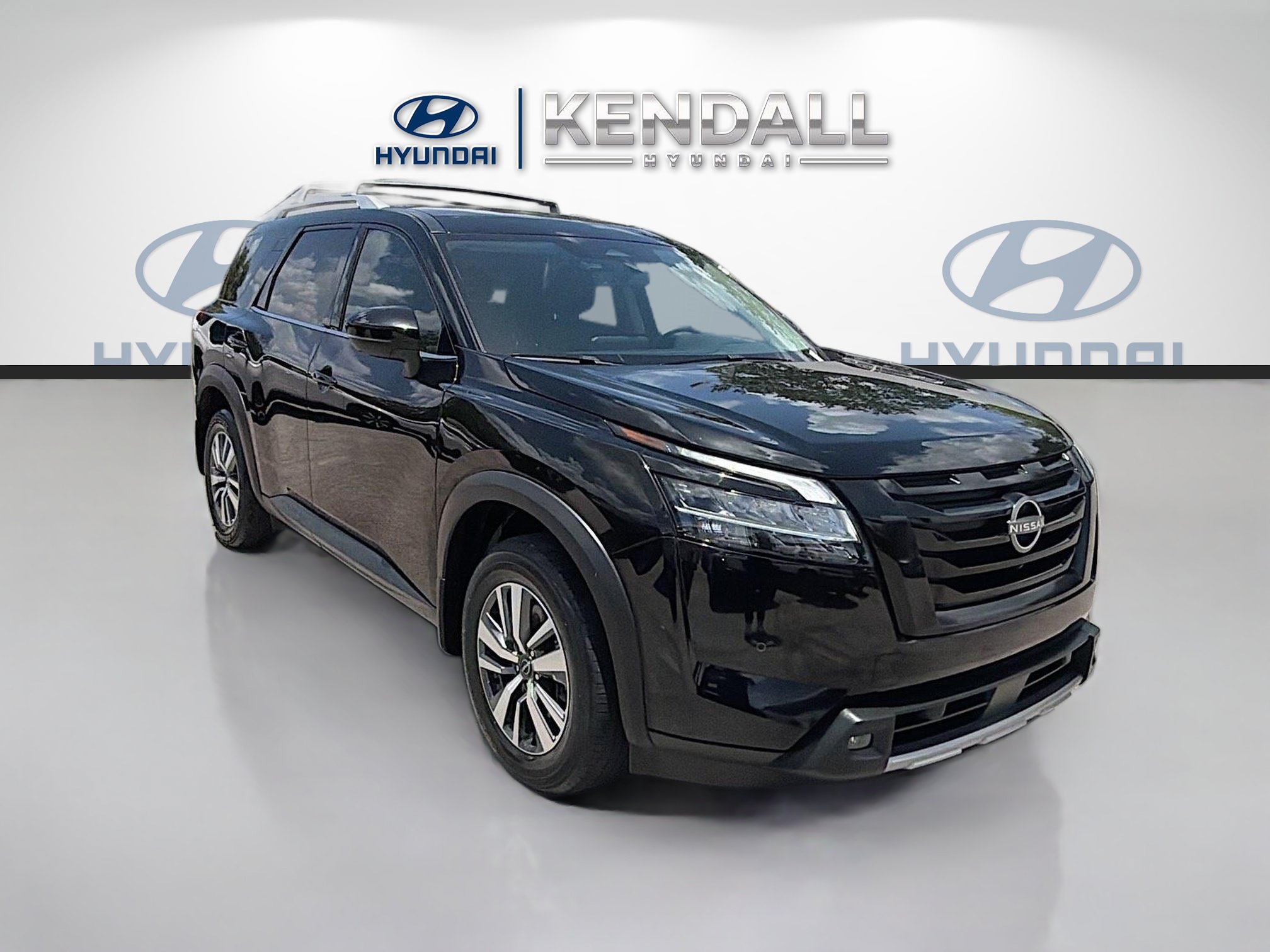 Used 2024 Nissan Pathfinder SL w/ Black Appearance Package FWD image 1