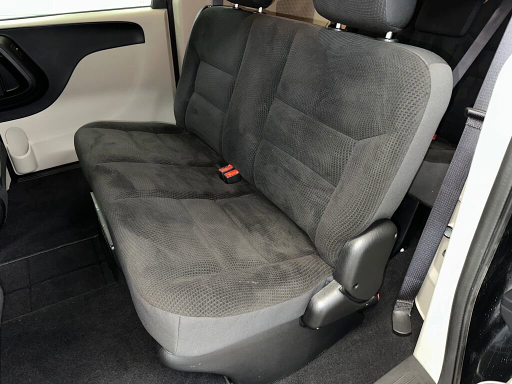 Used 2019 Dodge Grand Caravan SE image 13