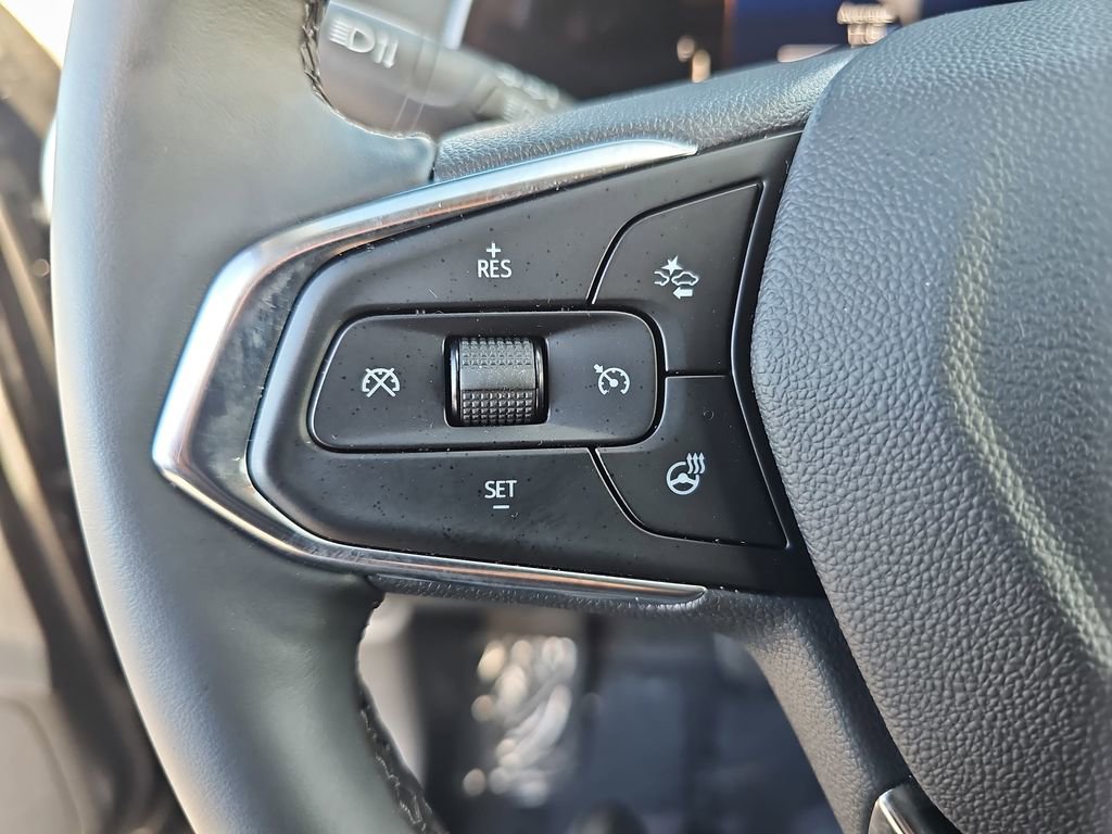 Used 2025 Chevrolet Trax LT w/ LT Convenience Package image 11