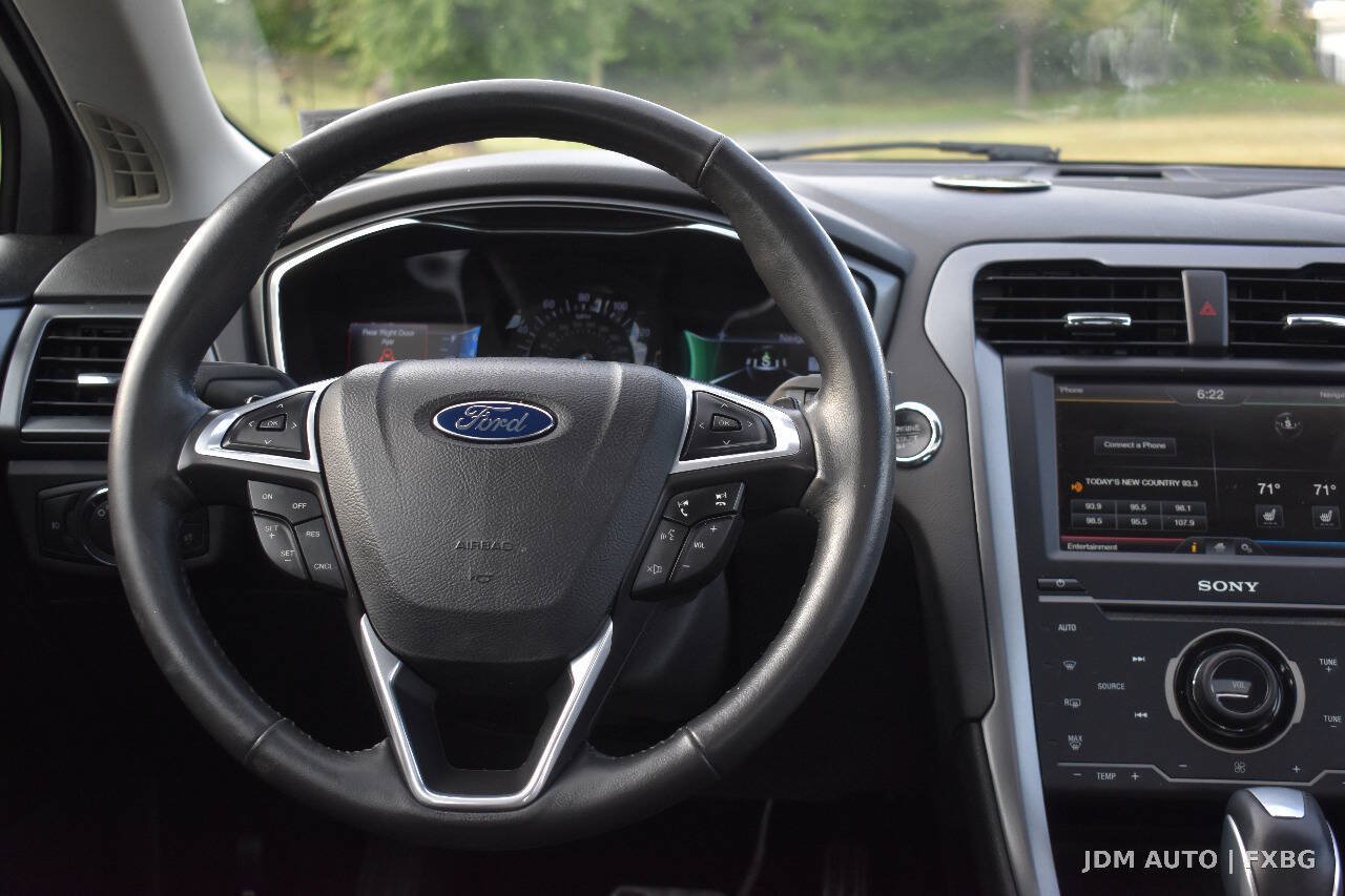 Used 2014 Ford Fusion Titanium FWD image 19