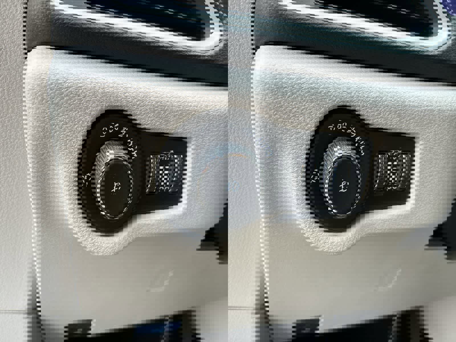 Certified 2024 Chrysler Pacifica Touring-L image 9