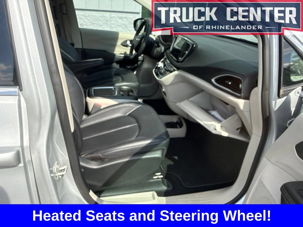 Used 2024 Chrysler Pacifica Touring-L FWD image 23