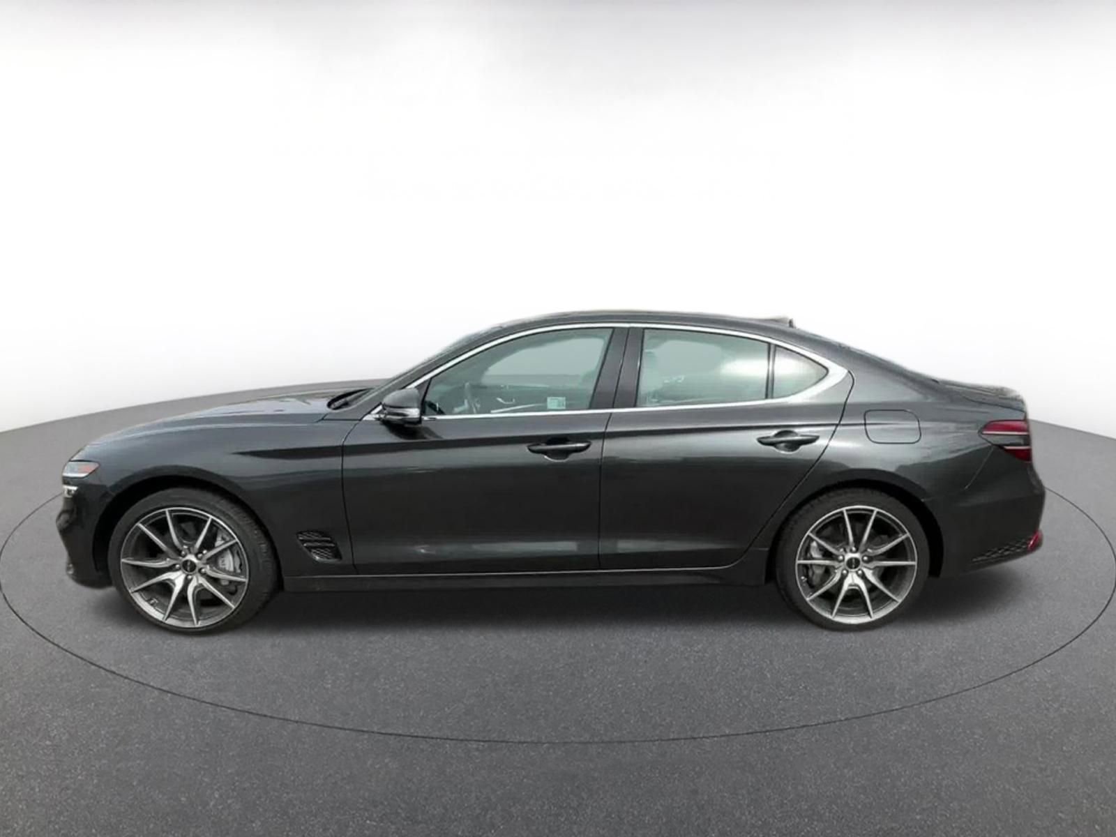 Used 2025 Genesis G70 2.5T image 9