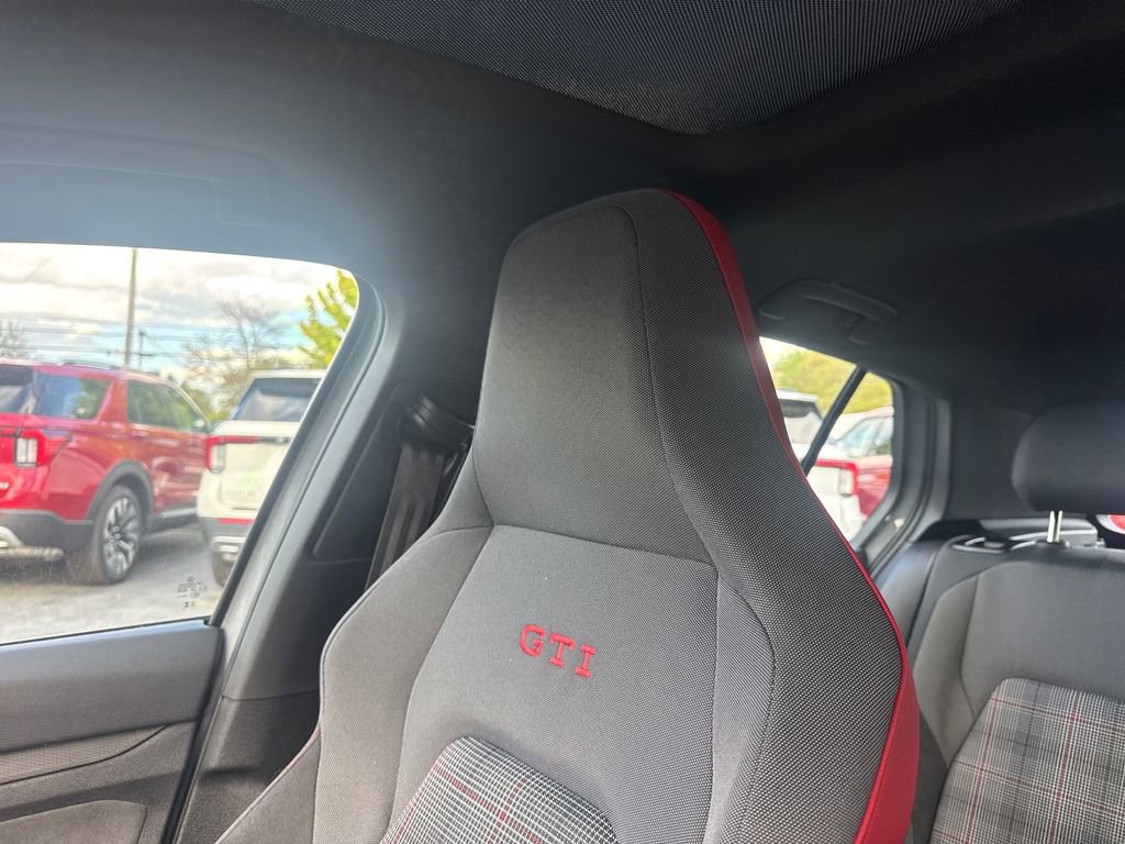 Used 2024 Volkswagen GTI SE FWD image 38
