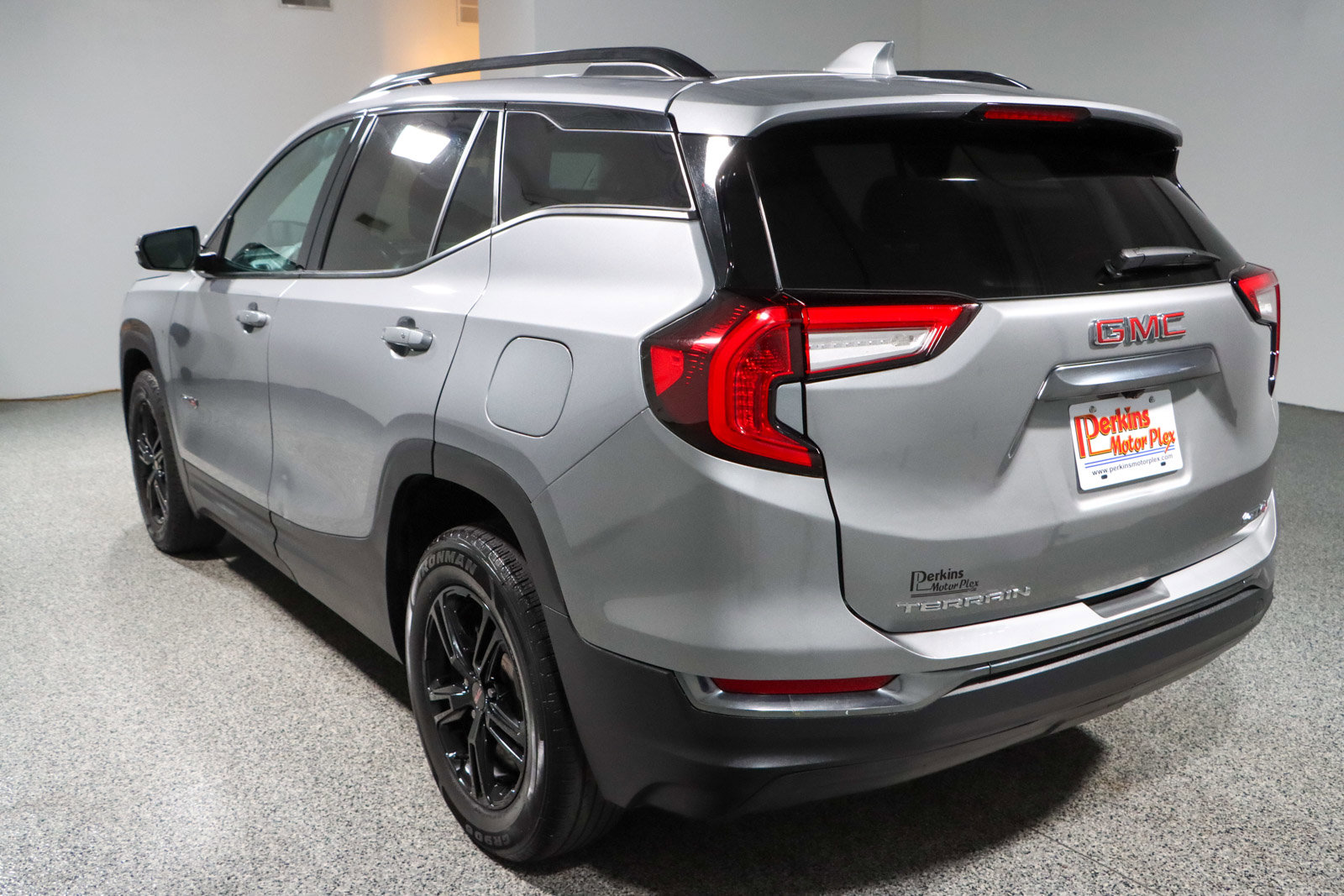 Used 2023 GMC Terrain AT4 image 9