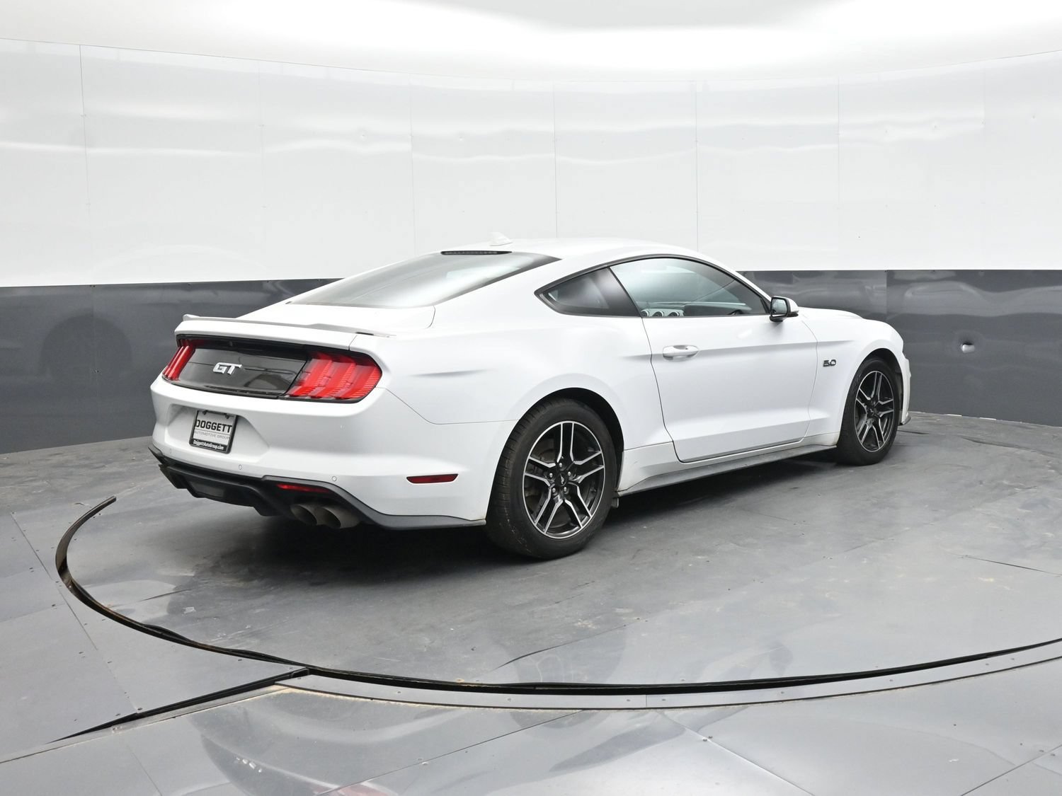 Used 2022 Ford Mustang GT Premium w/ Equipment Group 401A RWD image 4