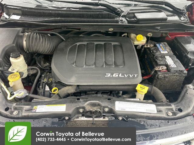 Used 2012 Chrysler Town & Country Touring w/ Entertainment Group #1 FWD image 18