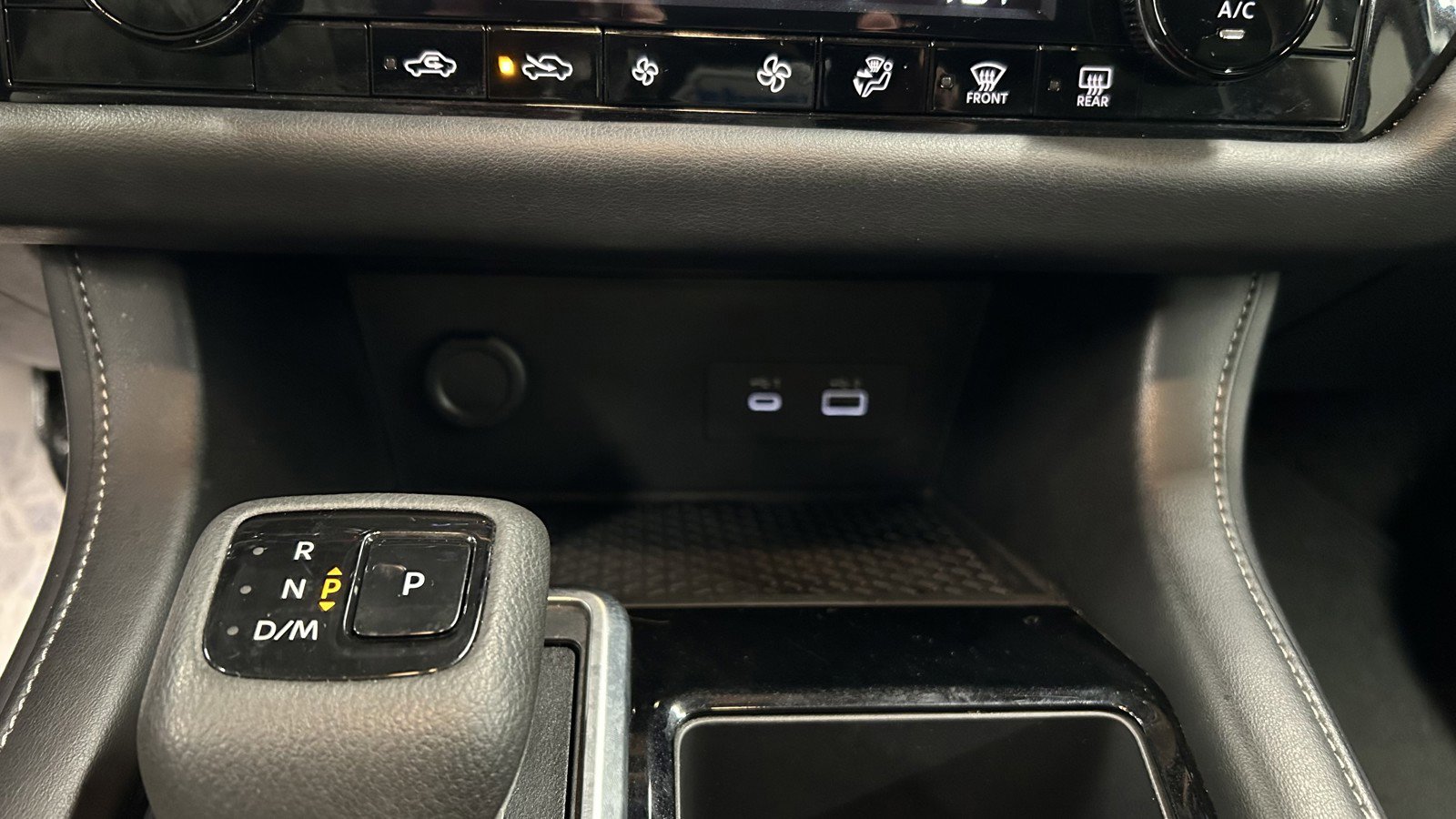 Used 2025 Nissan Pathfinder SV image 30