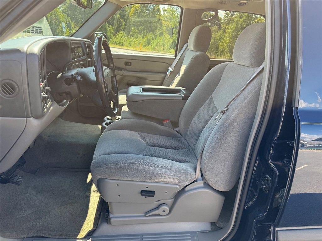 Used 2004 Chevrolet Suburban LS RWD image 14