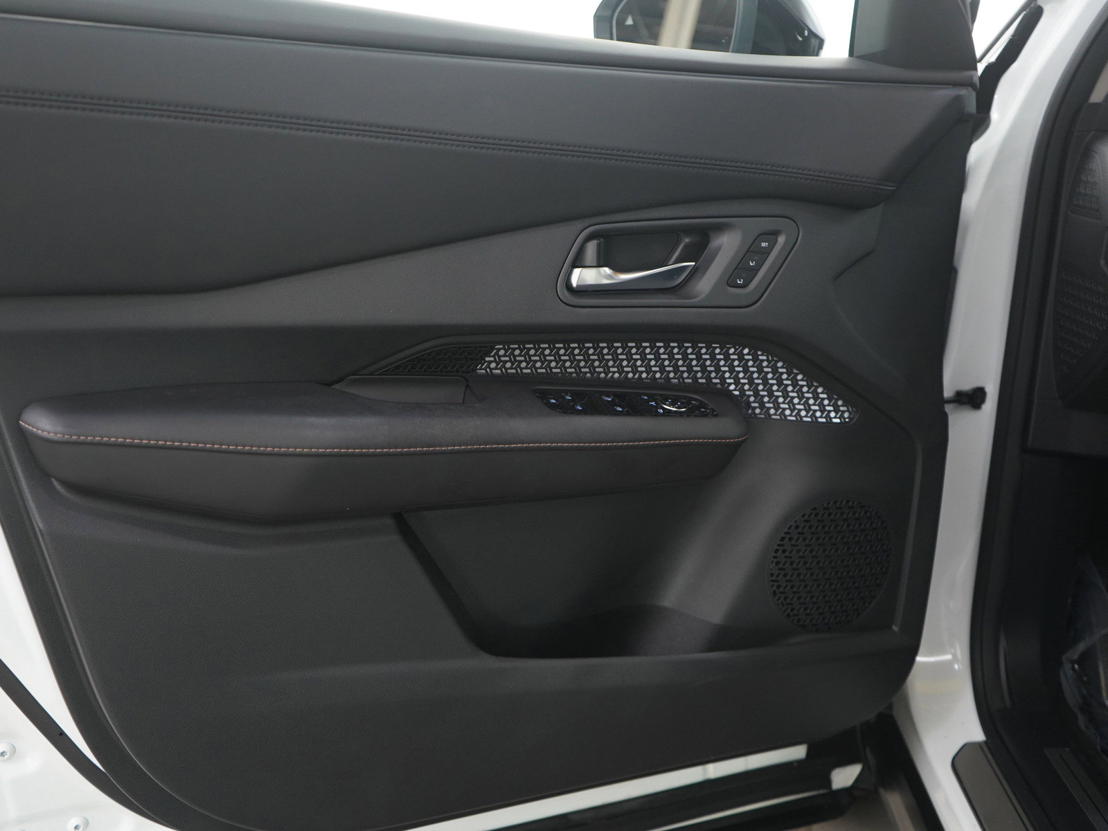 Used 2023 Nissan Ariya AWD image 21