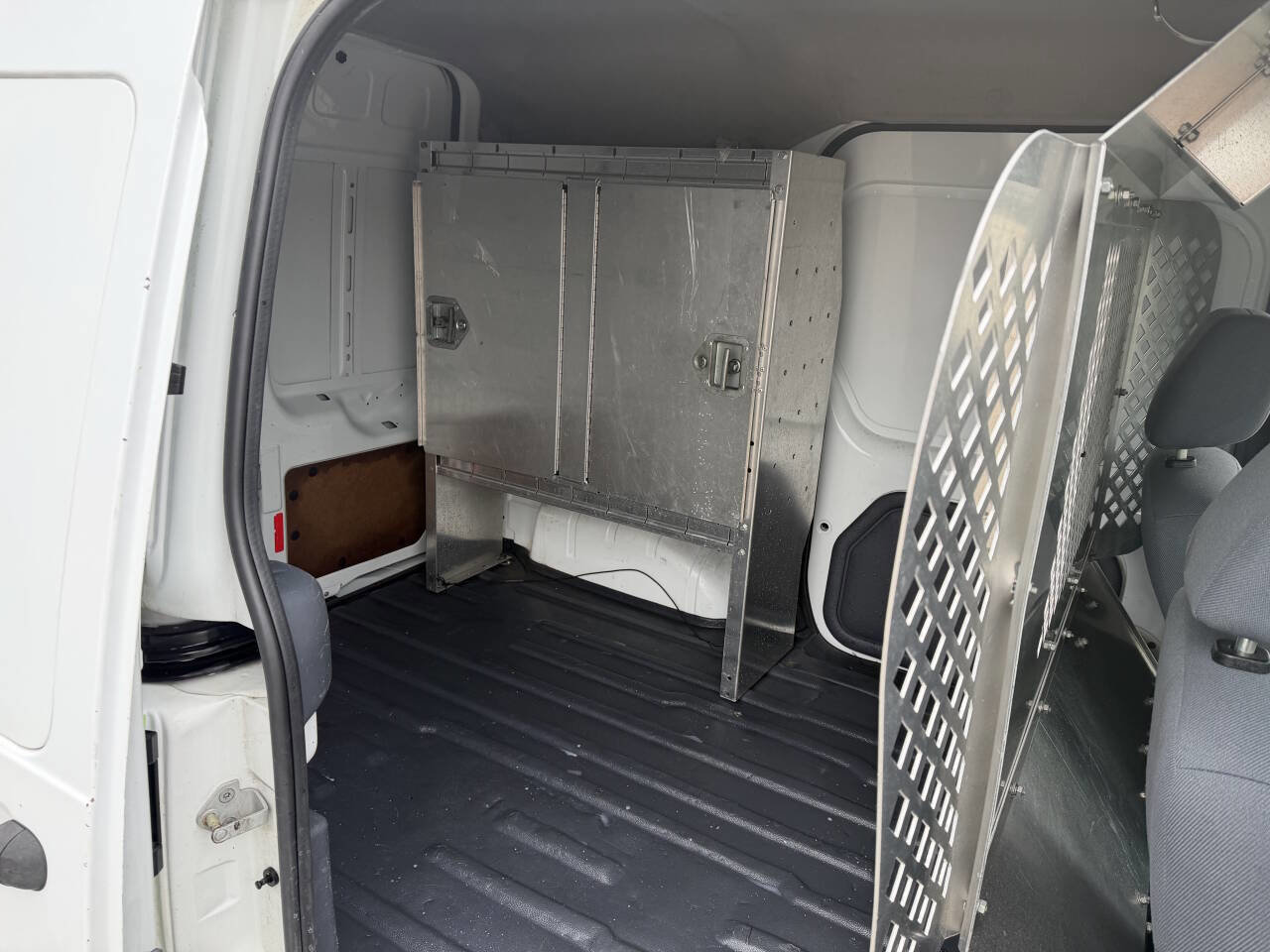 Used 2011 Ford Transit Connect XLT image 8