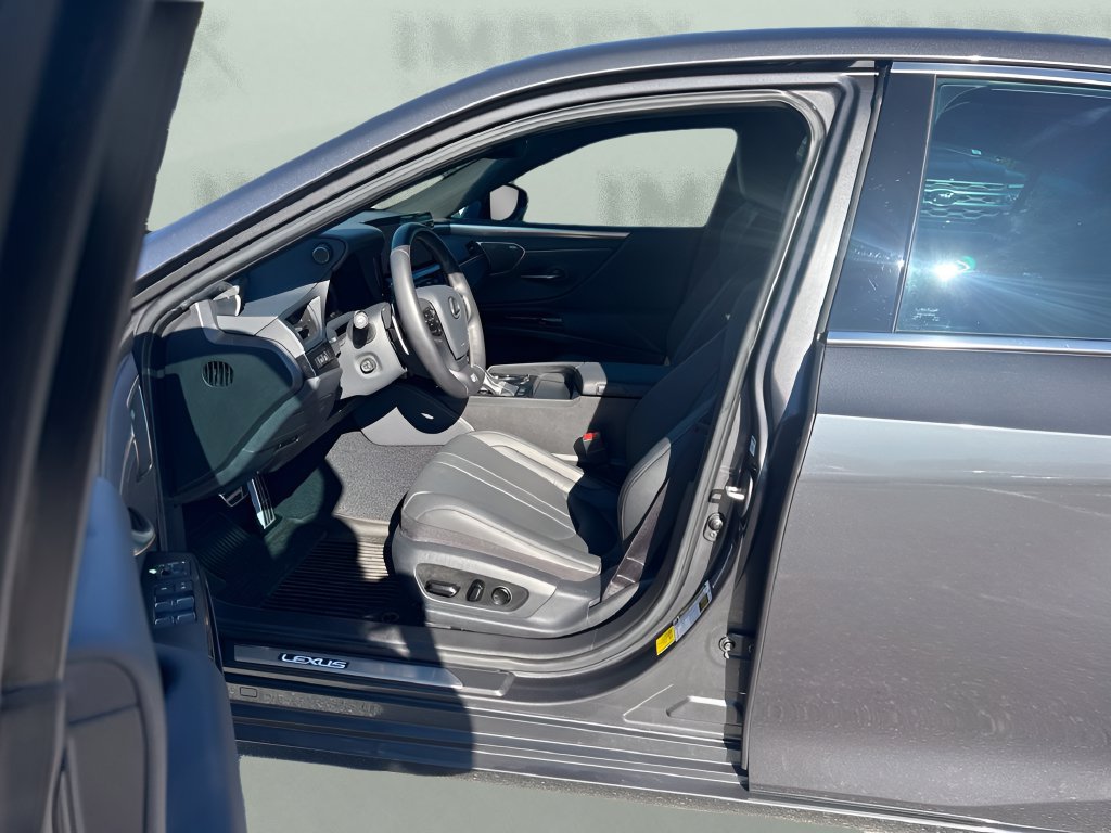 Used 2025 Lexus ES 350 F Sport w/ Accessory Package (Z2) FWD image 9