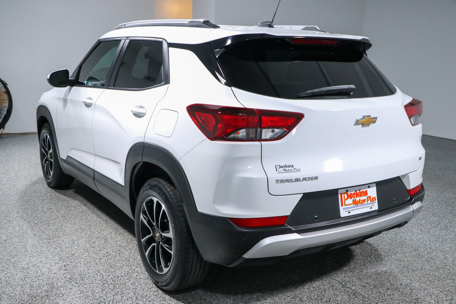 Used 2025 Chevrolet TrailBlazer LT w/ Convenience Package FWD image 9