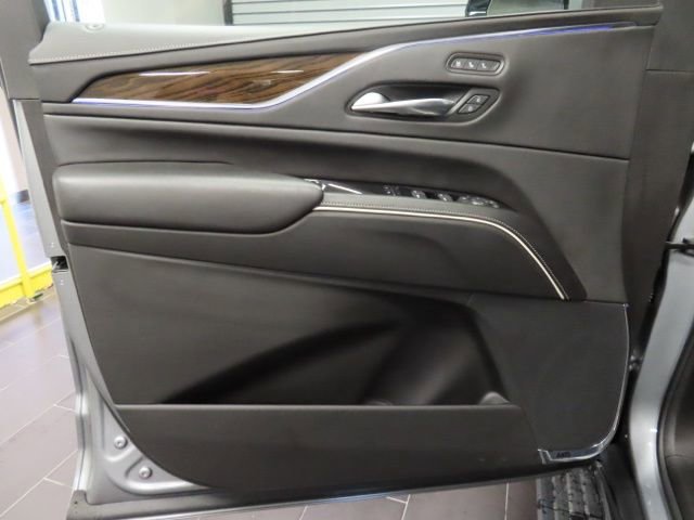 Certified 2024 Cadillac Escalade ESV Premium Luxury Platinum w/ Heavy-Duty Trailer Package image 14