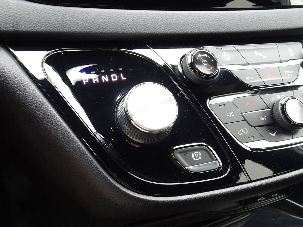Used 2019 Chrysler Pacifica Touring Plus w/ S Appearance Package FWD image 16