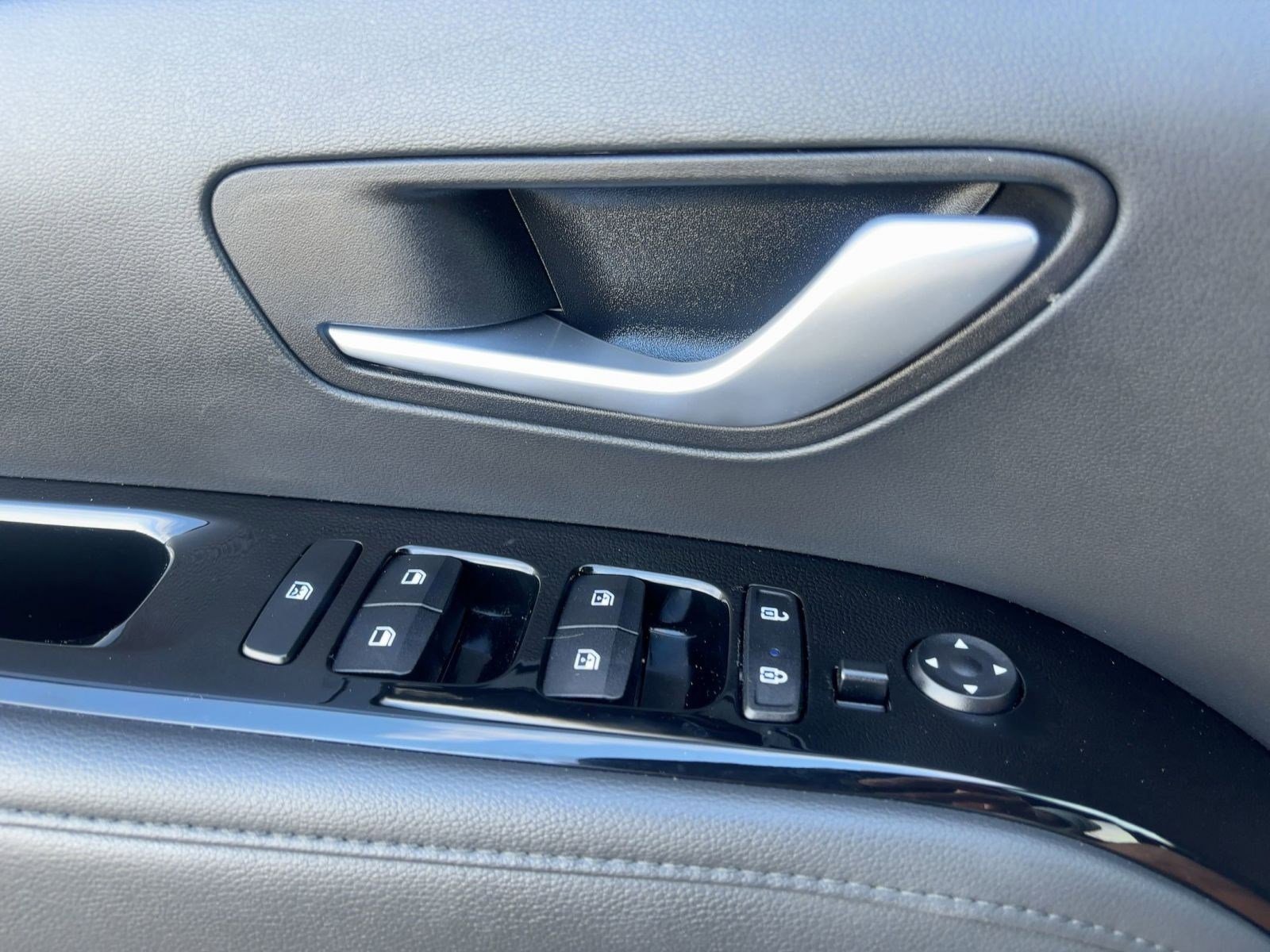 Used 2023 Hyundai Santa Cruz Limited w/ Cargo Package image 13