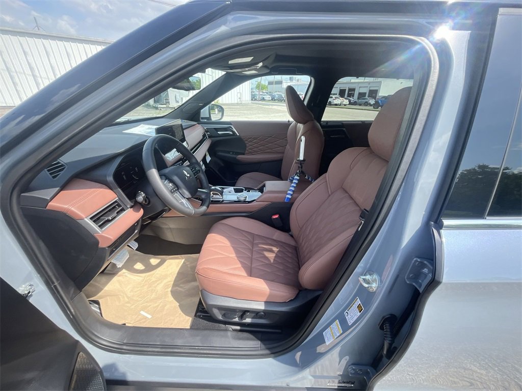 New 2025 Mitsubishi Outlander SEL image 11