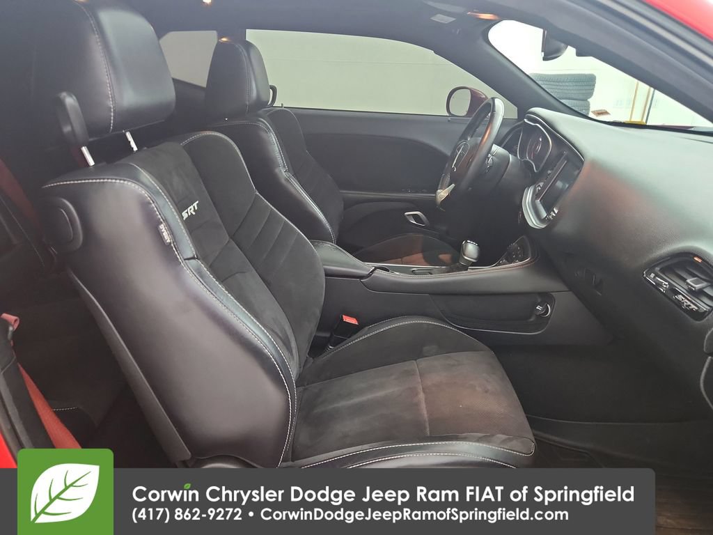 Used 2015 Dodge Challenger SRT RWD image 32