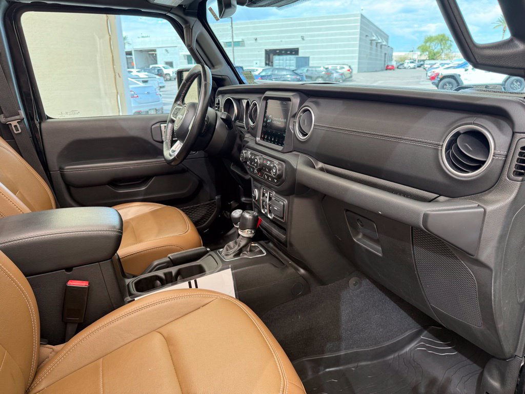 Used 2023 Jeep Wrangler Unlimited Sahara w/ Cold Weather Group AWD/4WD image 14