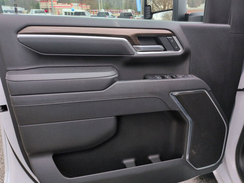 Used 2025 Chevrolet Silverado 2500 LT w/ Convenience Package image 13