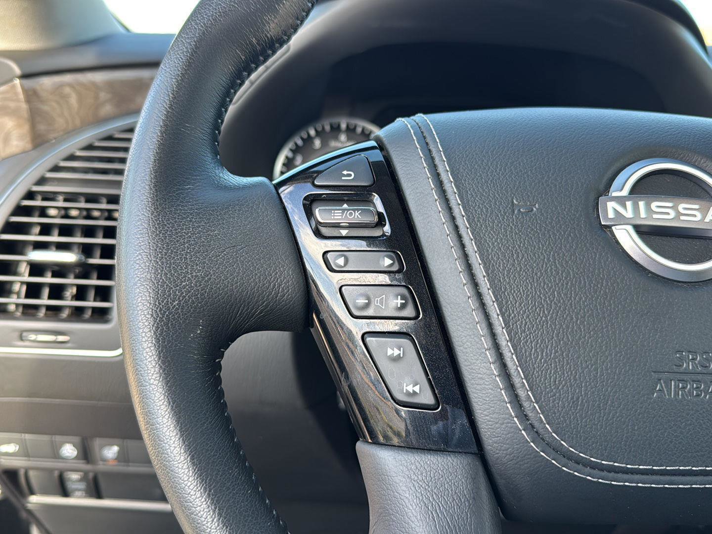 Used 2022 Nissan Armada Platinum image 18