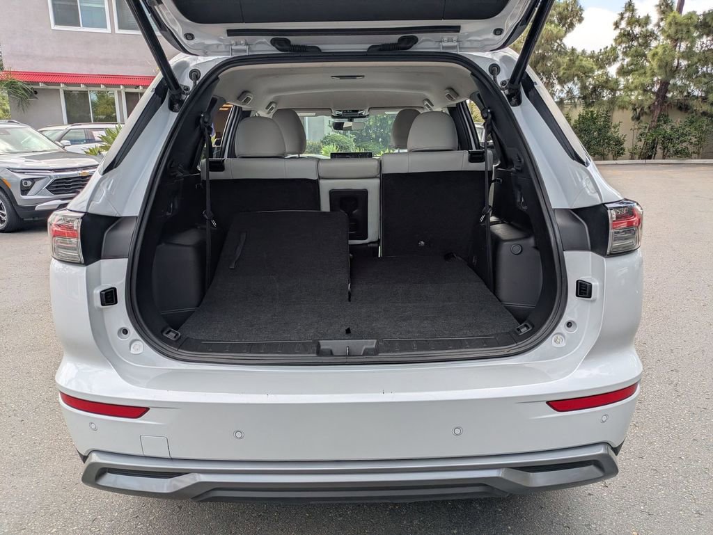 Used 2025 Mitsubishi Outlander SE FWD image 32