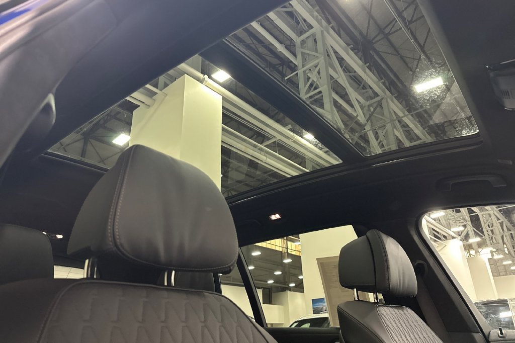 Certified 2025 BMW X7 M60i AWD/4WD image 20