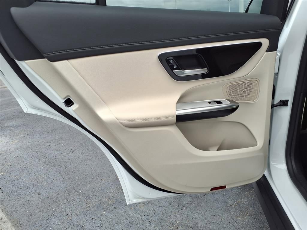 Used 2024 Mercedes-Benz GLC 300 GLC 300 image 24