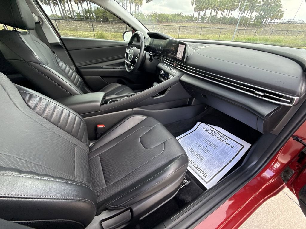 Used 2023 Hyundai Elantra Limited FWD image 15