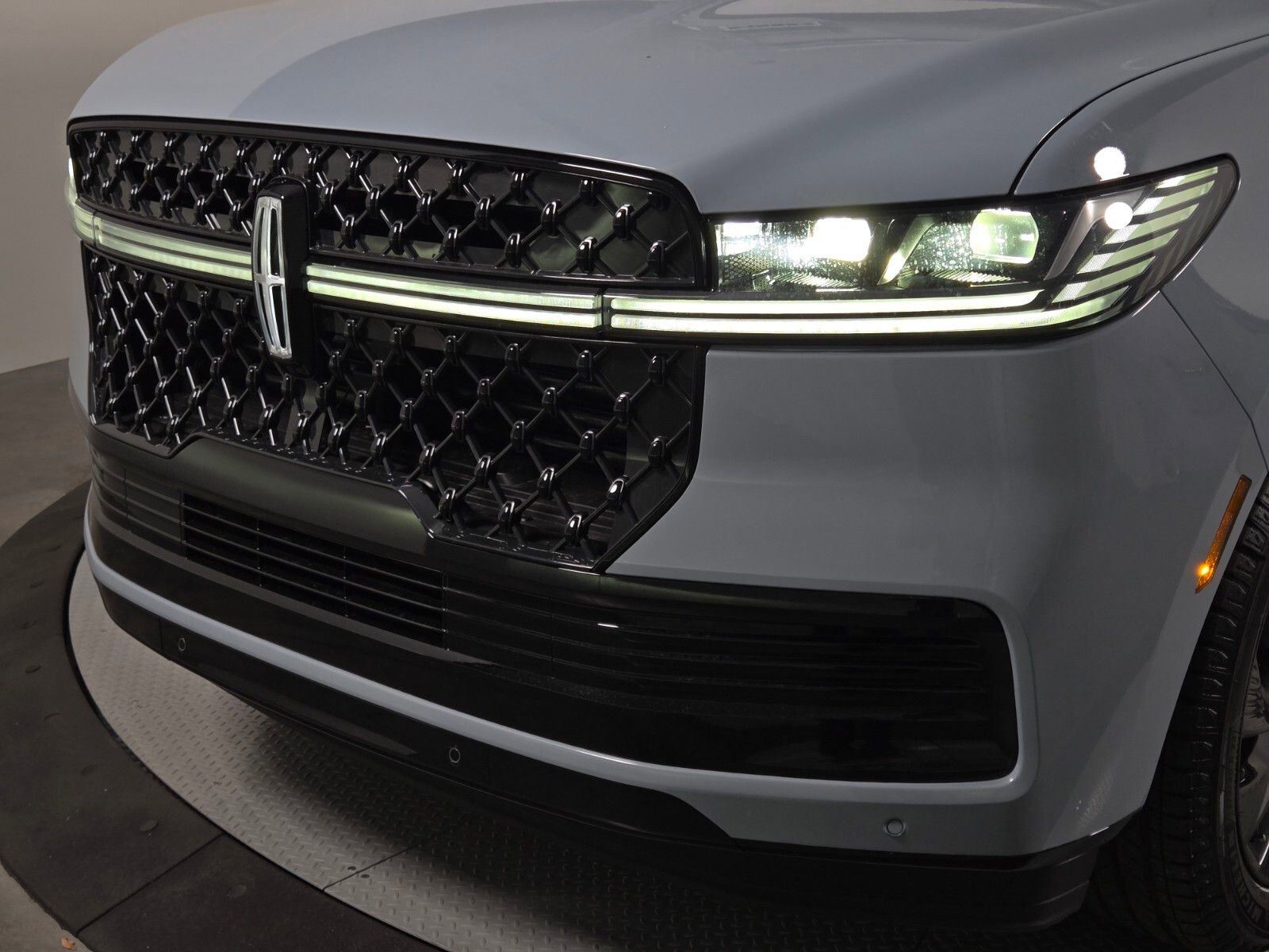 New 2026 Lincoln Navigator L Reserve w/ Jet Appearance Package AWD/4WD image 10