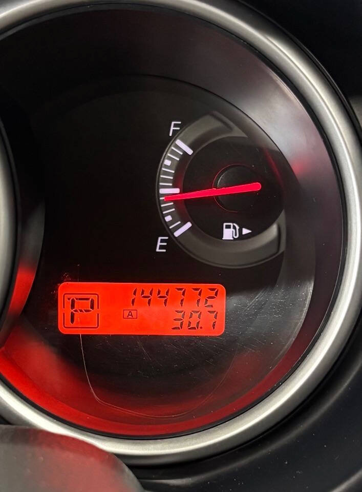 Used 2011 Nissan Versa Hatchback w/ Premium Pkg FWD image 19