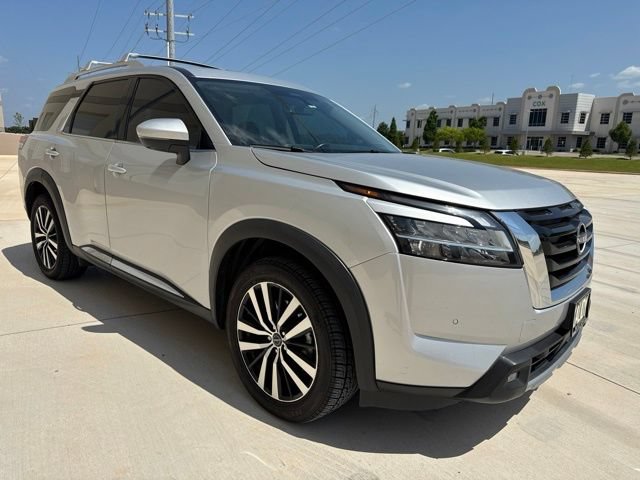 Used 2023 Nissan Pathfinder Platinum w/ Cargo Package AWD/4WD image 2