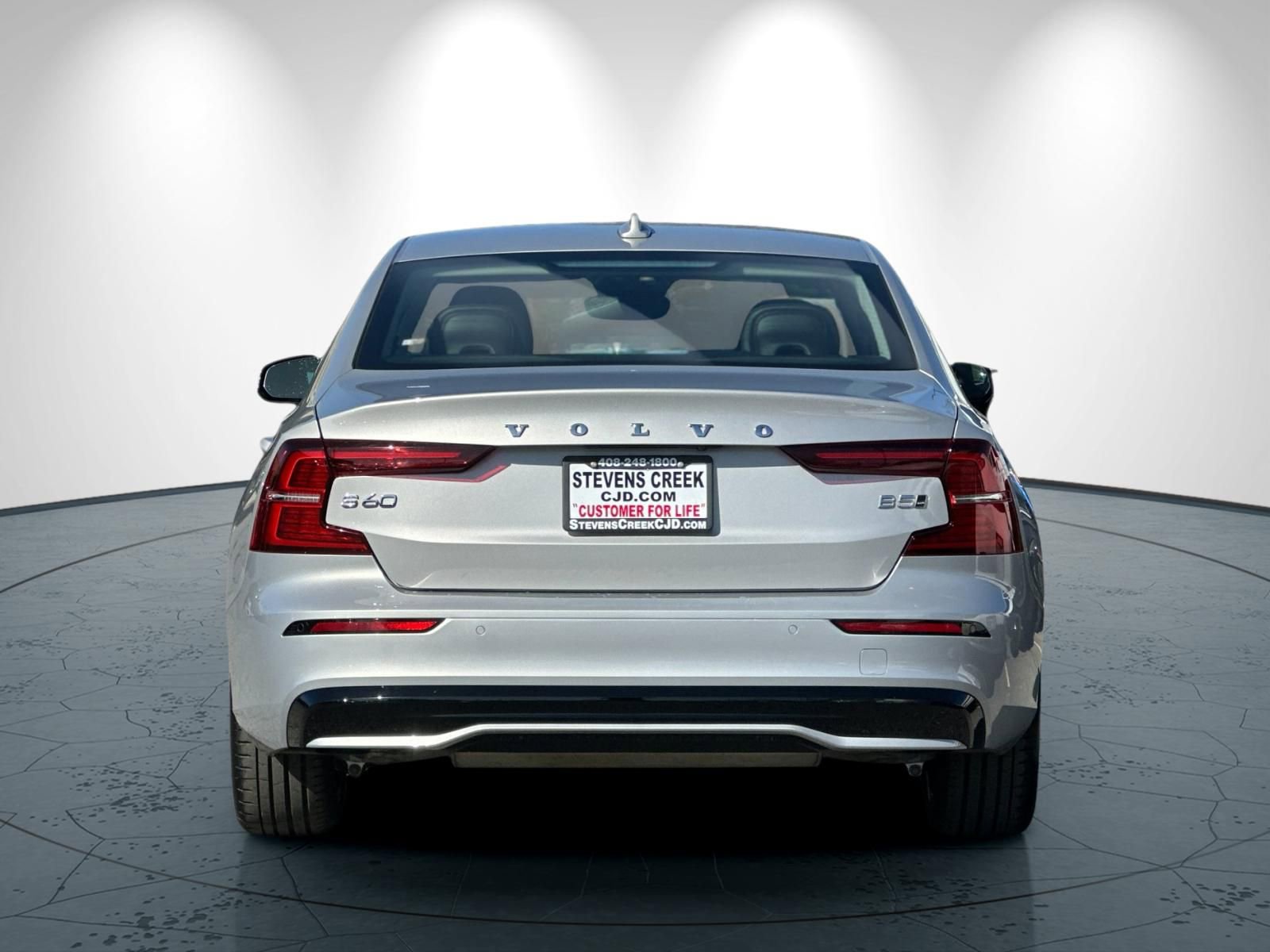 Used 2025 Volvo S60 B5 Core image 5