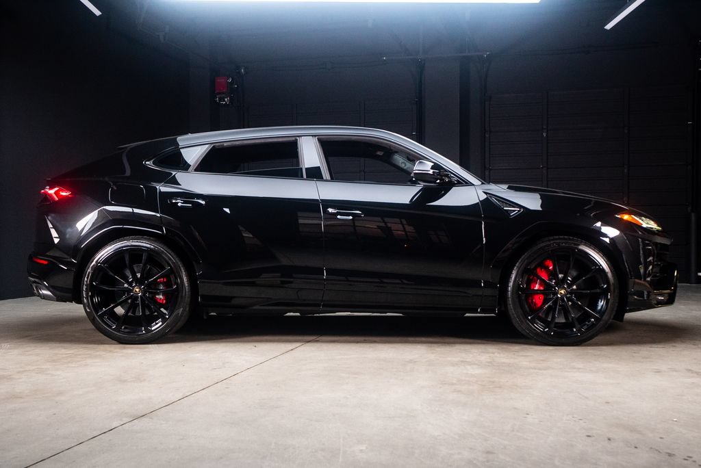 Used 2022 Lamborghini Urus AWD/4WD image 10