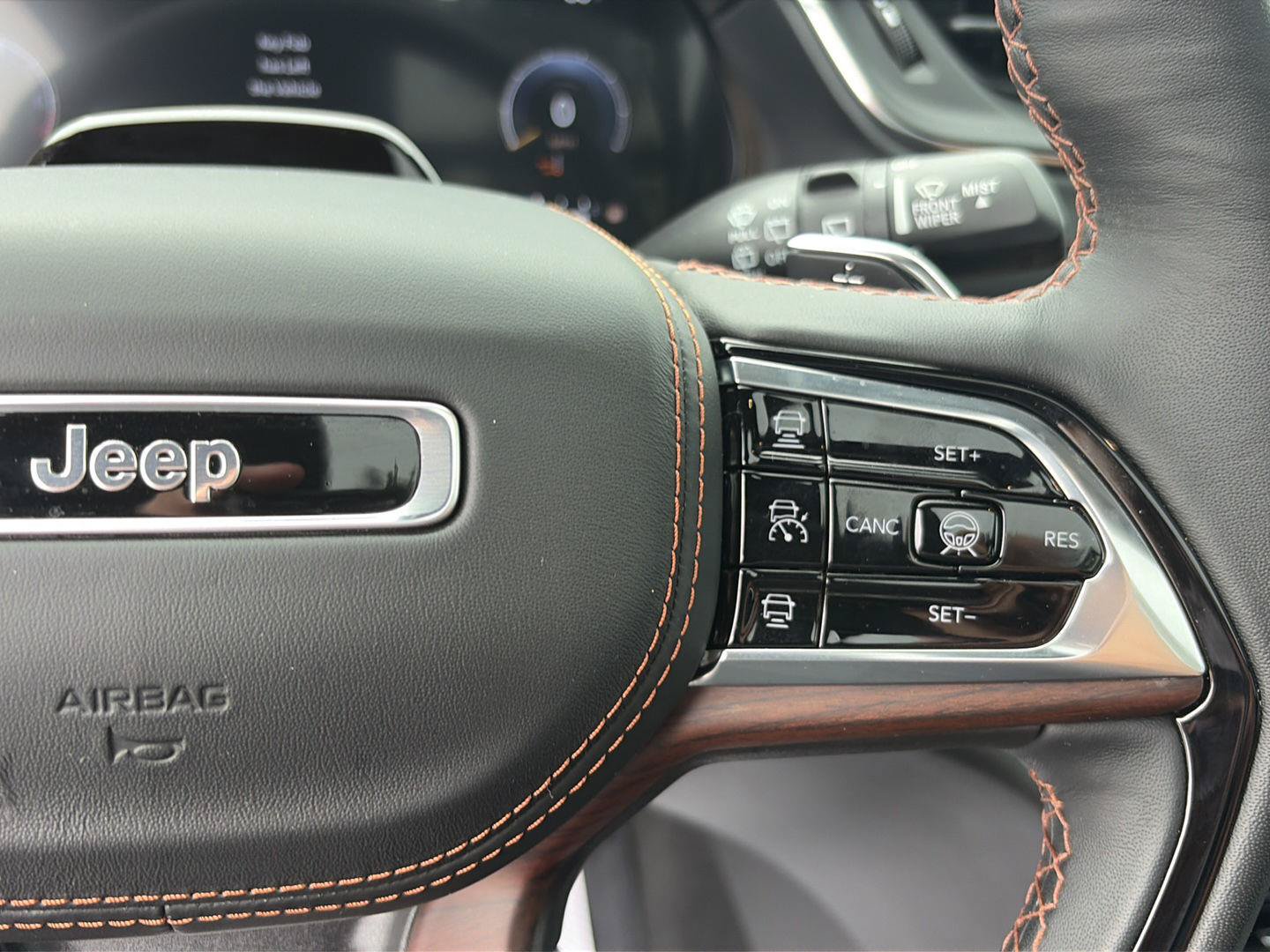 Used 2025 Jeep Grand Cherokee L Summit w/ Advanced Protech Group IV AWD/4WD image 21