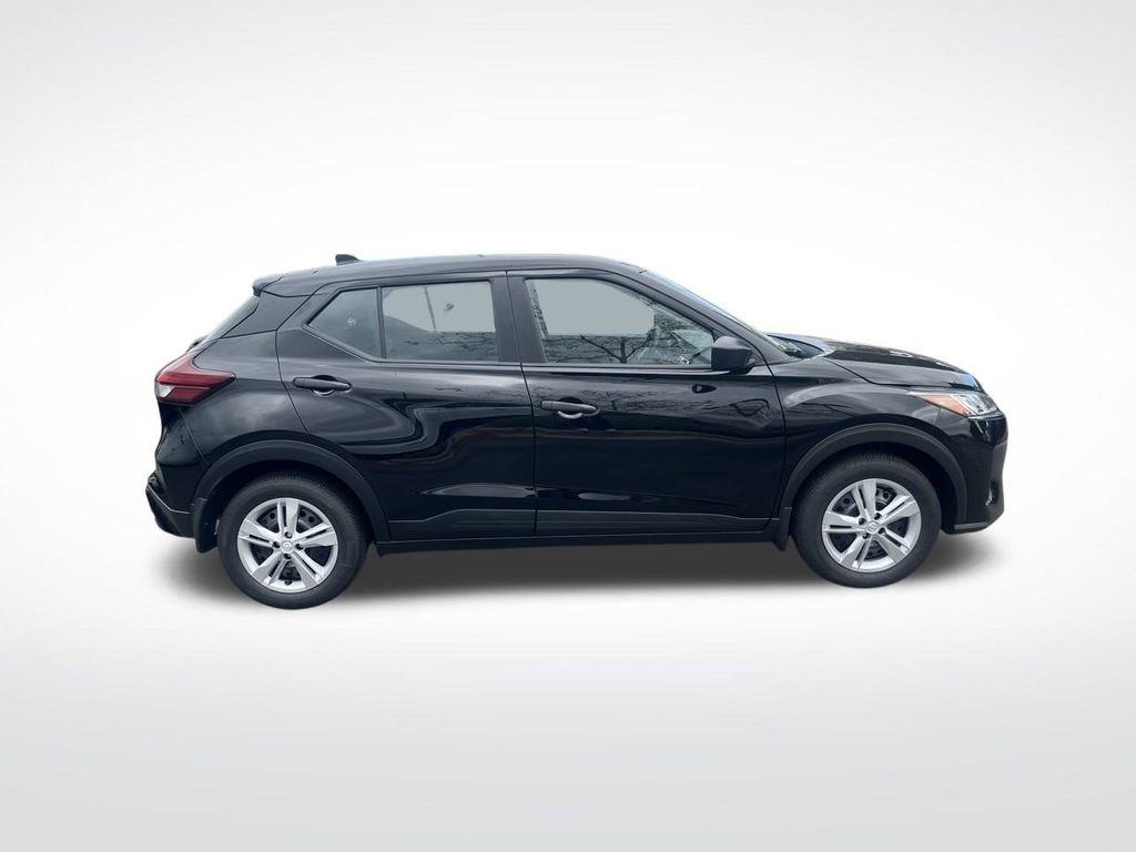 New 2025 Nissan Kicks Play S image 6